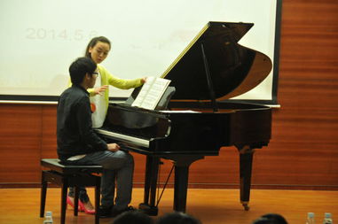 钢琴教师简介墙上面的教师介绍